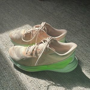 Women’s Lululemon Blissfeel Run Butter Pink Scream Green !!!!